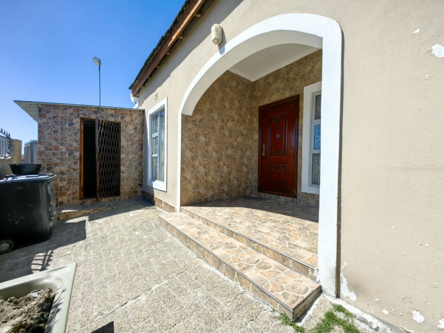 5 Bedroom Property for Sale in Philippi East Western Cape